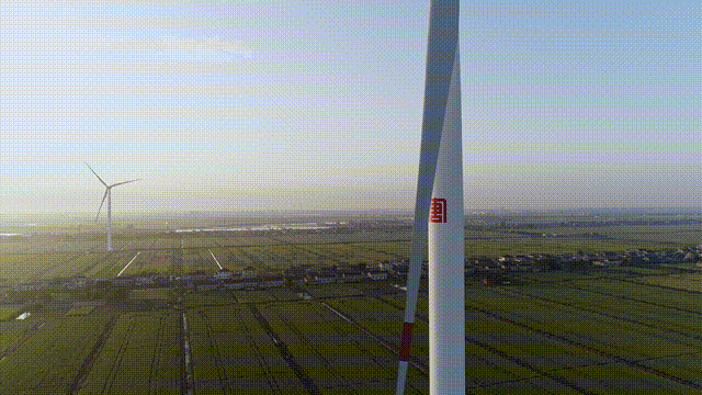 無人機(jī)拍攝到的風(fēng)電畫面 (1).gif