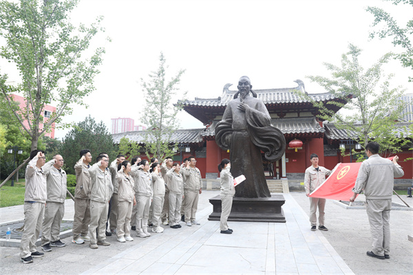 重溫入團(tuán)誓詞.jpg